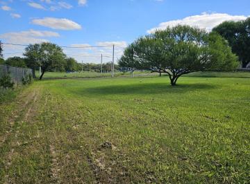 Terreno · 629m² · 4 Cocheras · Venta - Lote de 629 m² - Barrio Arami - Zona de Casa Quintas