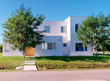 Casa · 185m² · 5 Ambientes · Venta Casa 5 Ambientes en Rumencó Joven