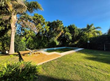 Casa · 300m² · 5 Ambientes · 6 Cocheras · Barrio Cerrado Boulevares | 4 Dorm. | Lote 860 m² |