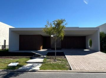 Casa · 168m² · 5 Ambientes · 2 Cocheras · Casa de 3 Dorm. en Venta en Vida Barrio Cerrado
