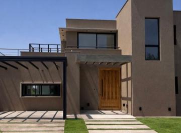 Casa de 8 ambientes, Carrodilla · Casa a Estrenar de Categoría en Lar de Boedo | 250 m² | Diseño y Terminaciones de Primer Nivel