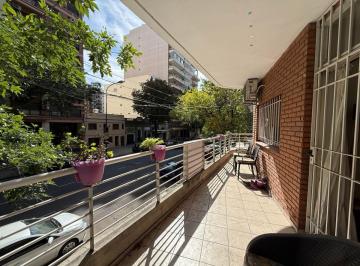 Departamento de 3 ambientes, Villa Urquiza · Excelente 3 Amb C/amplio Balcón