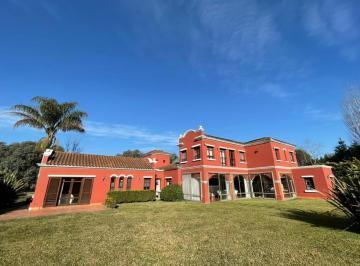Casa · 351m² · 5 Ambientes · 2 Cocheras · Oportunidad Casa con Piscina San Patricio