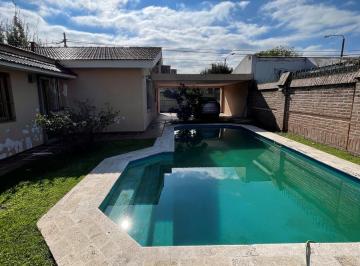 Casa · 366m² · 5 Ambientes · 3 Cocheras · Casa en Venta - Ideal Uso Comercial por Su Estratégica Ubicación