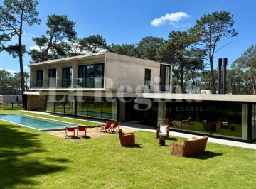 Casa · 452m² · 6 Ambientes · 2 Cocheras · Casa en Venta en La Barra, Punta del Este, Punta del Este / Maldonado