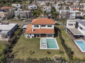 Casa · 191m² · 5 Ambientes · 4 Cocheras · Venta Casa Pileta Climatizada, Financiacion. Eucaliptus, Haras de Santa Maria. Escobar Zona Norte Gba