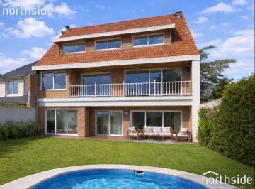Casa · 378m² · 8 Ambientes · 2 Cocheras · Casa en Alquiler en Martinez Vias/libert.