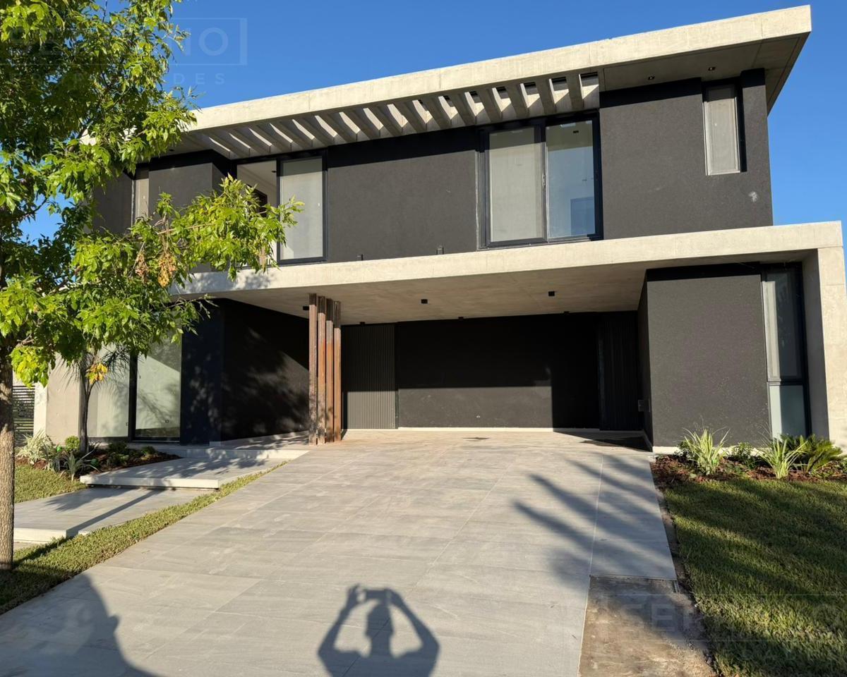 Fas. Venta Casa al Agua 8 Ambientes. Barrio Virazon, Nordelta.