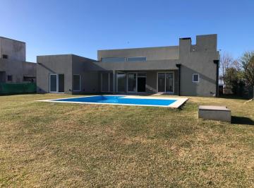 Casa · 220m² · 4 Ambientes · 2 Cocheras · Casa en Venta - 3 Dorm. 3 Baños - Luján