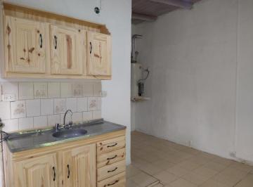 Casa de 2 ambientes, Hurlingham · Casa 2amb con Cochera Descubierta + Jardín. Zona de Fácil Acceso Capital Federal