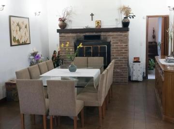 Casa de 5 ambientes, Vicente López · Excelente Chalet de 4 Dorm., con Quincho y Parrilla. Detalles de Catergoría.