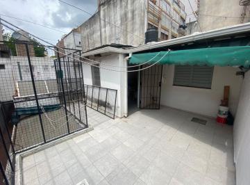 Casa · 60m² · 5 Ambientes · Casa de Pasillo con Tres Dorm. y Terraza - Rosario, Centro