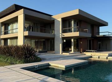Casa · 1110ha · 8 Ambientes · 10 Cocheras · Casa en Venta en La Providencia, Al Polo