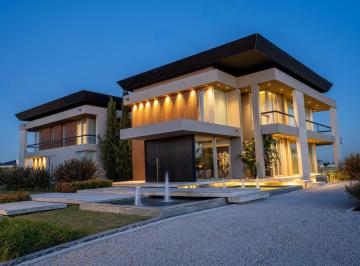 Casa · 1110ha · 8 Ambientes · 10 Cocheras · Casa en Venta en La Providencia, Al Polo