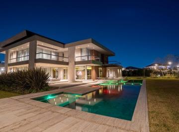 Casa · 1110ha · 8 Ambientes · 10 Cocheras · Casa en Venta en La Providencia, Al Polo