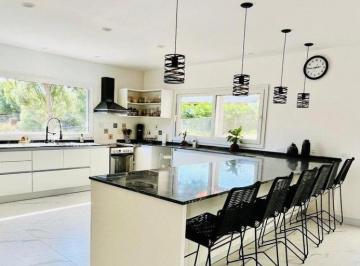 Casa · 440ha · 8 Ambientes · 3 Cocheras · Exclusiva Casa de 8 Amb en Pinamar