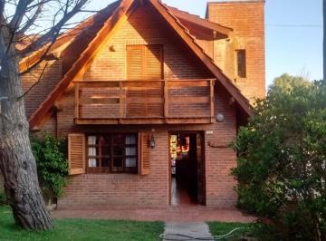 Casa · 110m² · 5 Ambientes · Casa Venta en Ostende a 300 m del Mar - Sobre Lote Multifamiliar