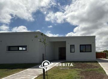 Casa · 176m² · 6 Ambientes · 2 Cocheras · Casa en Venta en Barrio Santa Elisa, Pilar del Este
