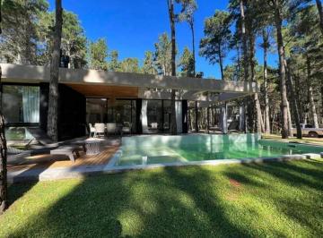 Casa · 213m² · 5 Ambientes · 1 Cochera · Casa Moderna Espectacular *venta/financiacion/permuta - Villa Robles - R 11