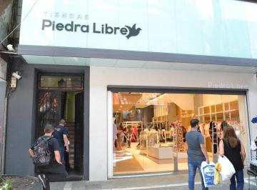 Local comercial · 225m² · 2 Ambientes · Alquiler | Rivera Indarte | Peatonal Centro | Local | Vidriera y 2 Niveles
