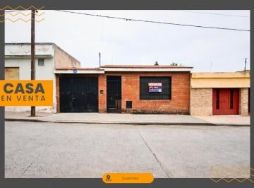 Casa · 195m² · 6 Ambientes · 1 Cochera · Casa en Venta 3 Dorm. con Patio y Asador - B° Caceres - a m de Guemes