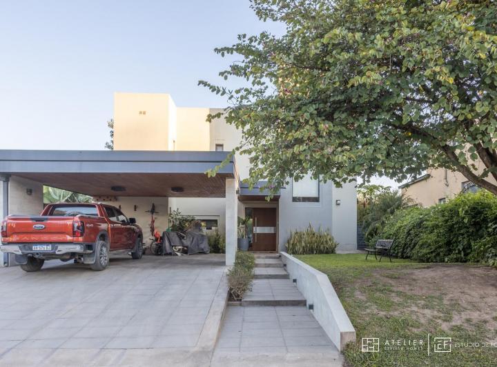 Casa · 190m² · 8 Ambientes · 2 Cocheras
