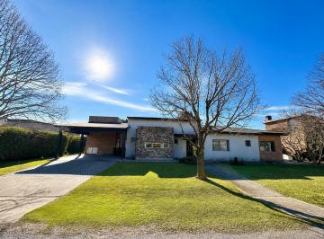 Casa · 2000m² · 3 Dormitorios · 2 Cocheras · Casa en Club de Campo Los Alamos