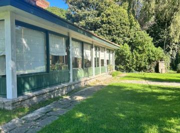 Casa · 234m² · 4 Ambientes · 1 Cochera · Chalet Edificado Sobre 2 Lotes Sobre La Calle Principal del Bosque - Don Artro