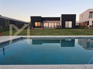 Casa · 140m² · 6 Ambientes · 1 Cochera · Casa Chalet en Venta en El Naudir, Escobar, G. B. a. Zona Norte
