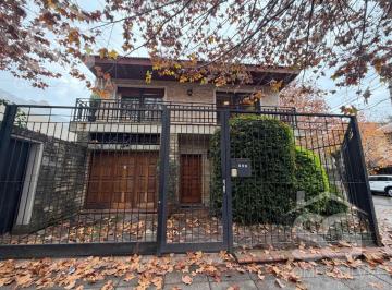 Casa · 199m² · 5 Ambientes · 1 Cochera · Venta Casa 5 Ambientes en Ramos Mejia con Piscina