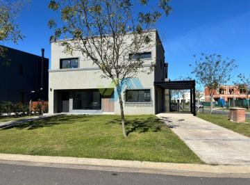 Casa · 169m² · 4 Ambientes · 1 Cochera · Casa Chalet en Alquiler en San Pablo, Pilar, G. B. a. Zona Norte