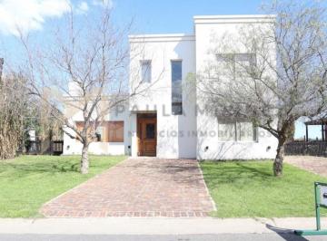 Casa · 185m² · 6 Ambientes · 1 Cochera · Casa en Alquiler en San Gabriel, Villanueva, Tigre