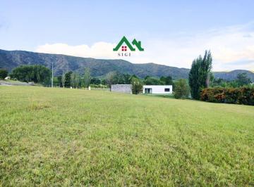 Terreno · 832m² · Terreno en Venta en Carlos Paz Golf – 832 m² en Entorno Natural con Seguridad