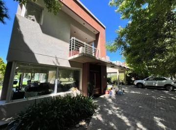 Casa · 438m² · 7 Ambientes · Casa en Venta - 6 Dorm. 5 Baños - La Plata