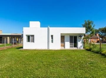 Casa · 60m² · 3 Ambientes · 1 Cochera · Venta | Inmueble con Destino Habitacional | Barrio Cerrado