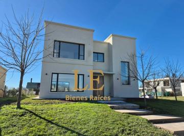 Casa · 287m² · 5 Ambientes · 4 Cocheras · Venta Casa Barrio El Naudir