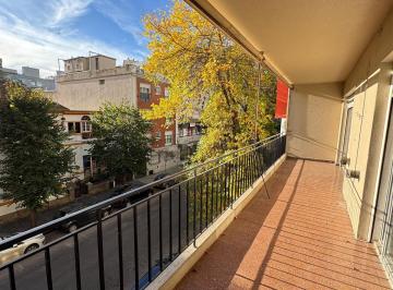Departamento · 117m² · 3 Dormitorios · Semipiso Al Frente 3 Dorm y Dep de Servicio en La Perla