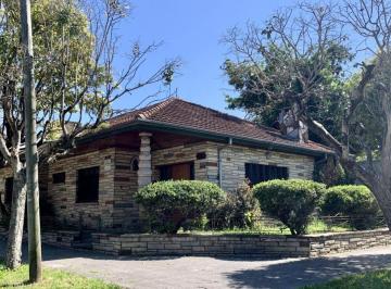 Casa de 4 ambientes, Lomas de Zamora · Oportunidad Única en Temperley: Dos Propiedades en Lote Doble, Ideal Para Familias o Emprendimiento