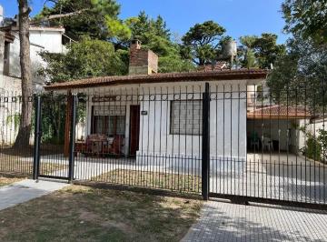 Casa · 85m² · 4 Ambientes · 1 Cochera · Casa en Venta - 2 Dorm. 1 Baño - Cochera - 85 m² - Villa Gesell