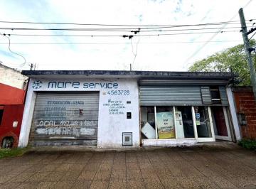 Local comercial · 111m² · Local Comercial Ubicado en Av 72 E/ 134 y 135 en La Ciudad de La Plata con 300 m² Ideal Para Farmaci