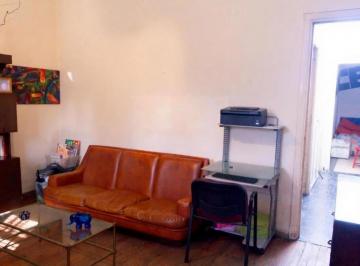 Casa · 190m² · 6 Ambientes · Casa Multifamiliar en Venta - 3 Dorm. 1 Baño - Ciudadela