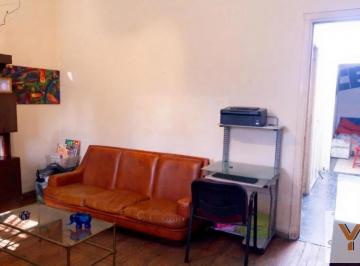 Casa · 190m² · 6 Ambientes · Casa Multifamiliar en Venta - 3 Dorm. 1 Baño - Ciudadela