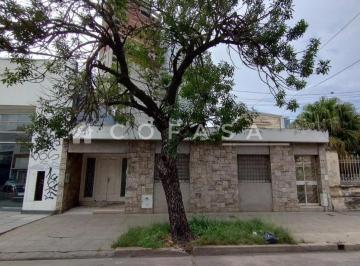 Casa · 185m² · 5 Ambientes · 1 Cochera · Se Vende Casa Al Frente a 1 Cuadra de Boulevard.