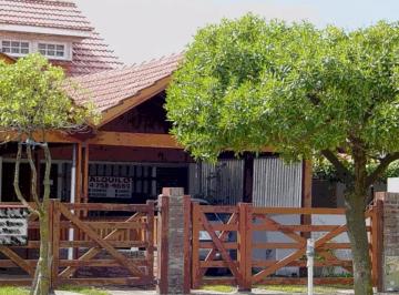 Casa · 120m² · 4 Ambientes · Casa en Alquiler Temporario - 3 Dorm. 2 Baños - Miramar