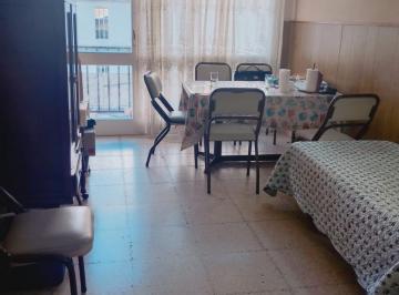 Departamento · 40m² · 2 Ambientes · 1 Cochera · Alquiler 12 Meses - Departamento 2 Ambientes con Cochera, Patio y Balcón - Zona Centro