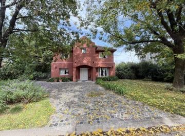 Casa · 151m² · 6 Ambientes · 4 Cocheras · Venta - Casa en Barrio Buen Retiro - Pilar - Apto Crédito