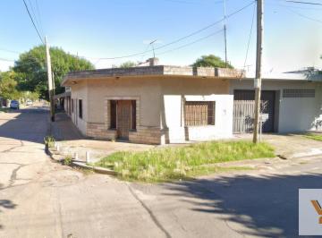 Casa · 70m² · 4 Ambientes · Casa Venta - 3 Dorm. 2 Bañso - 70 m² Totales - Berazategui