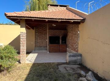 Casa de 3 ambientes, Neuquén · Excelente Casa en Una Planta con 2 Dorm. + Garage + Patio.