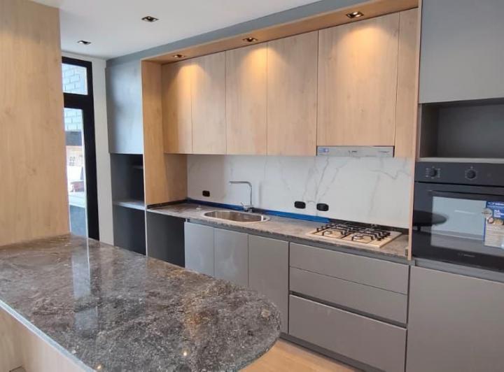 Casa · 145m² · 5 Ambientes · 2 Cocheras