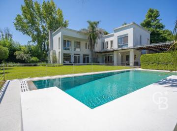 Casa · 350m² · 5 Ambientes · 6 Cocheras · Casa en Venta - 6 Ambientes - Moderna - Mayling